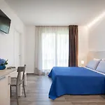 לינה וארוחת בוקר I Tre Olivi קולה